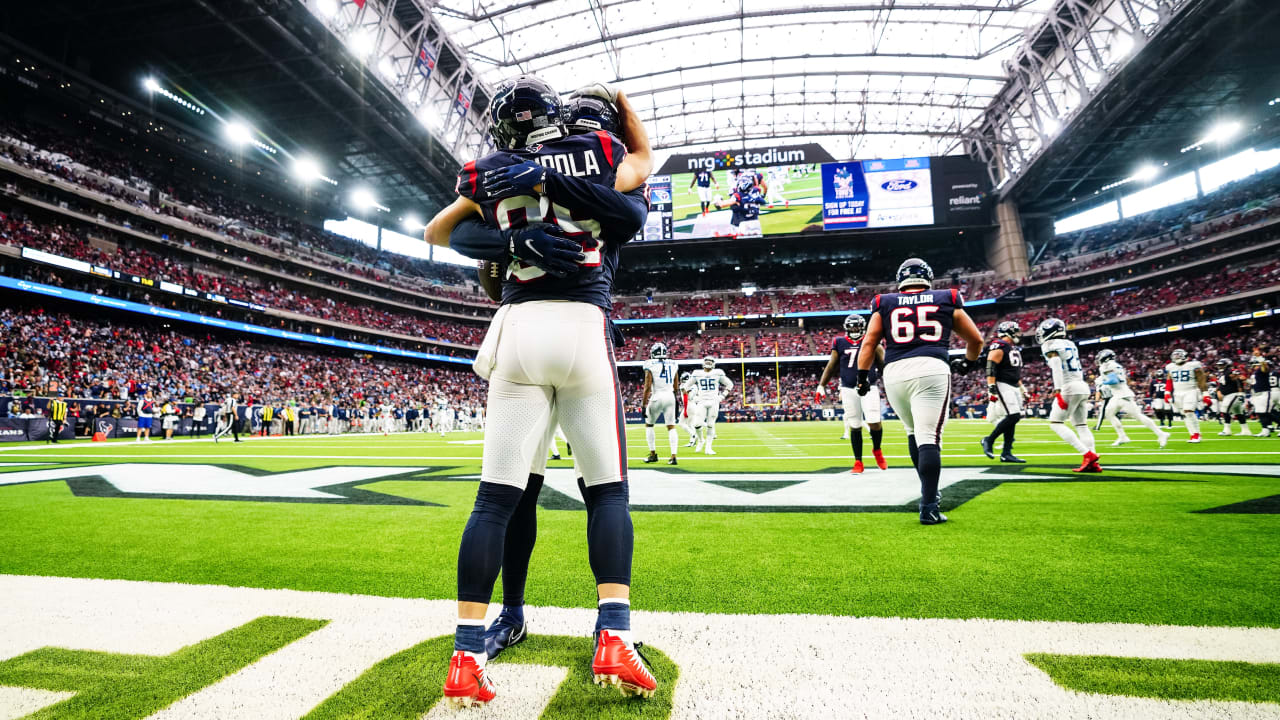 Danny Amendola of the Houston Texans catches the ball in the