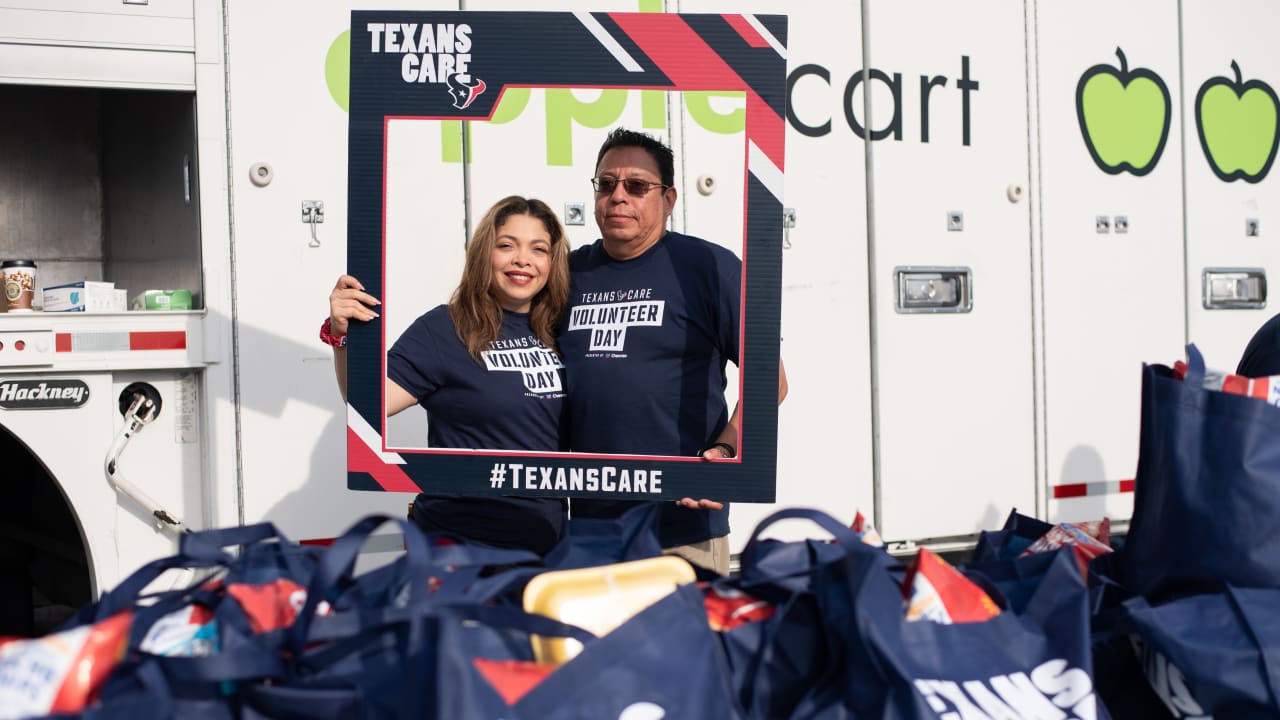 A great opportunity': Houston Texans, community give back during 11th  annual Texans Care Volunteer Day