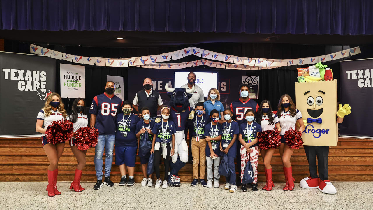 Raiders, Smith's take Las Vegas families on 'Holiday Huddle