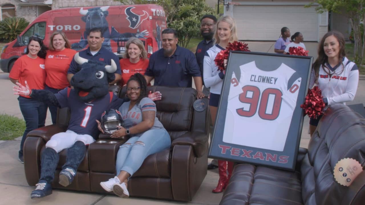 PHOTOS: A Fan Cave On Fan Day