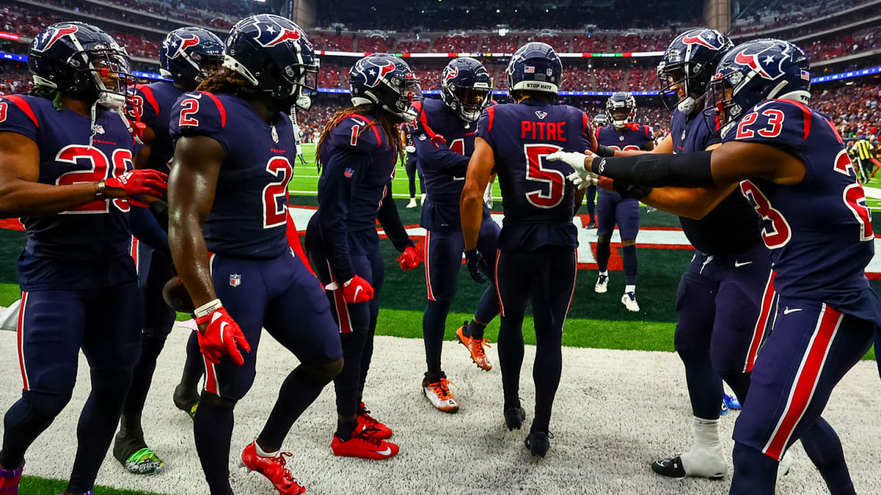 Cleveland Browns DESHAUN WATSON (4) escapes Houston Texans defenders during  the game between the Cleveland Browns and the Houston Texans in Houston,  Texas at NRG Stadium on December 4, 2022. The Cleveland