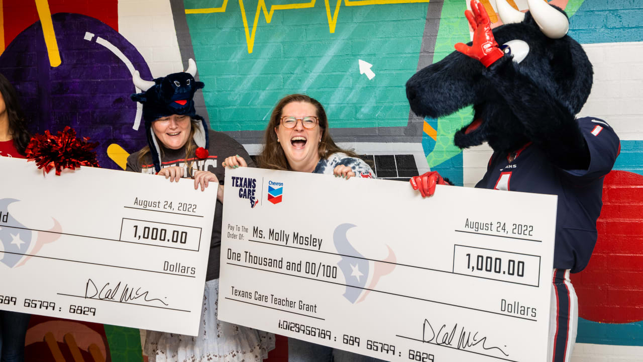  Special delivery at Red Elementary Two 1,000 Teacher Grants