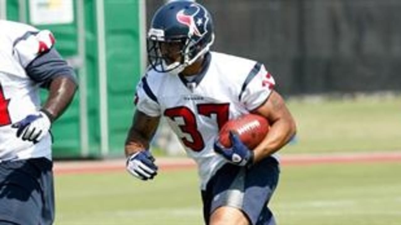 Texans report: Arian Foster begins free-agent tour with Dolphins