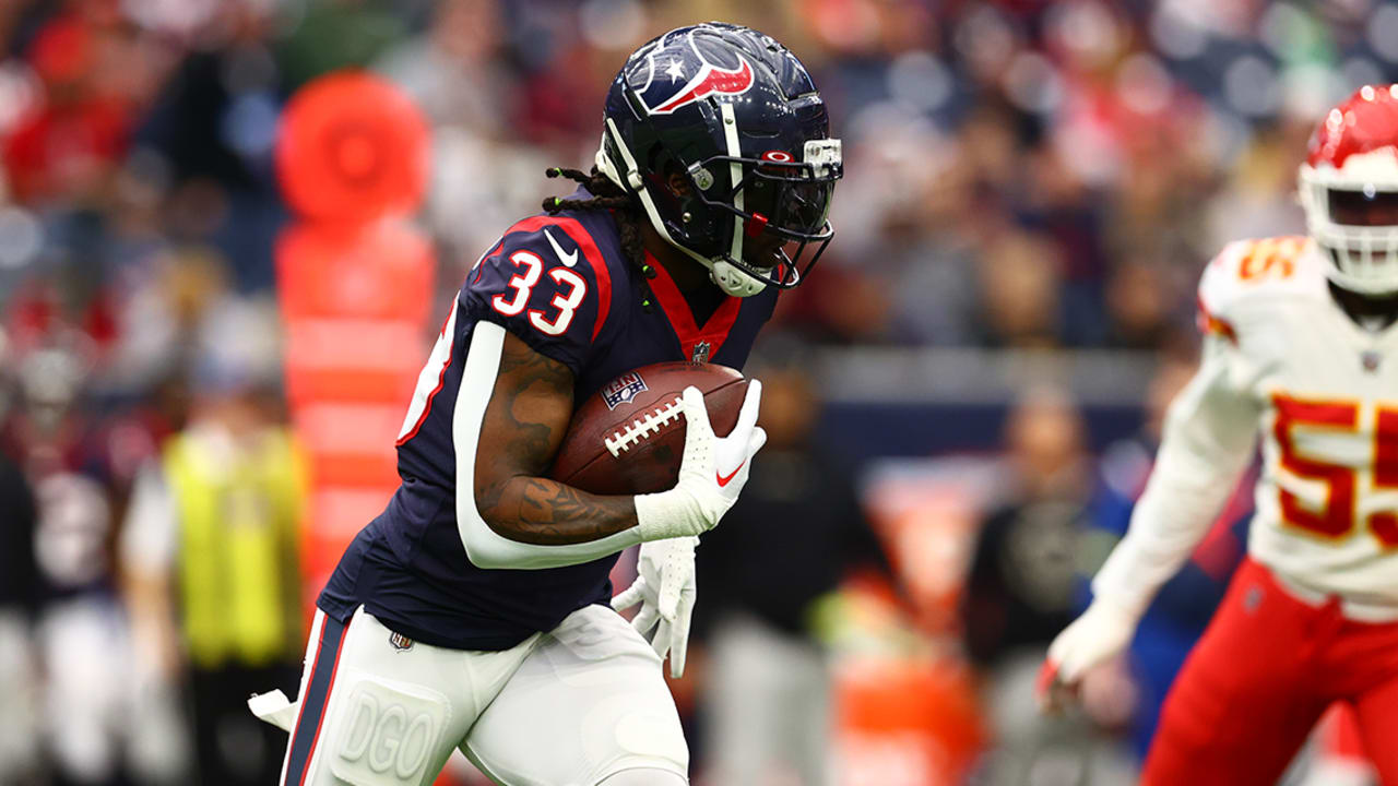 Houston, Texas, USA. 4th Dec, 2022. Houston Texans cornerback Tremon Smith  (1) carries the ball on a return during an NFL game between the Houston  Texans and the Cleveland Browns on Dec.