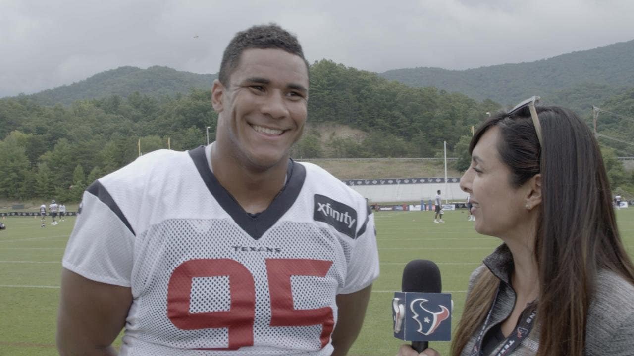 Texans player wears overalls, cowboy boots to practice — VIDEO