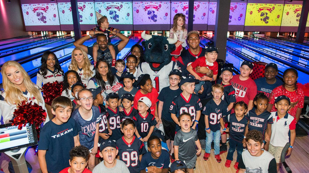 Houston Texans - Sign your kids up for the TORO's Kids Club pres. by Kroger  Holiday Party at Reliant Stadium this Wed., Dec. 18. Registration closes at  5 p.m. tomorrow & includes