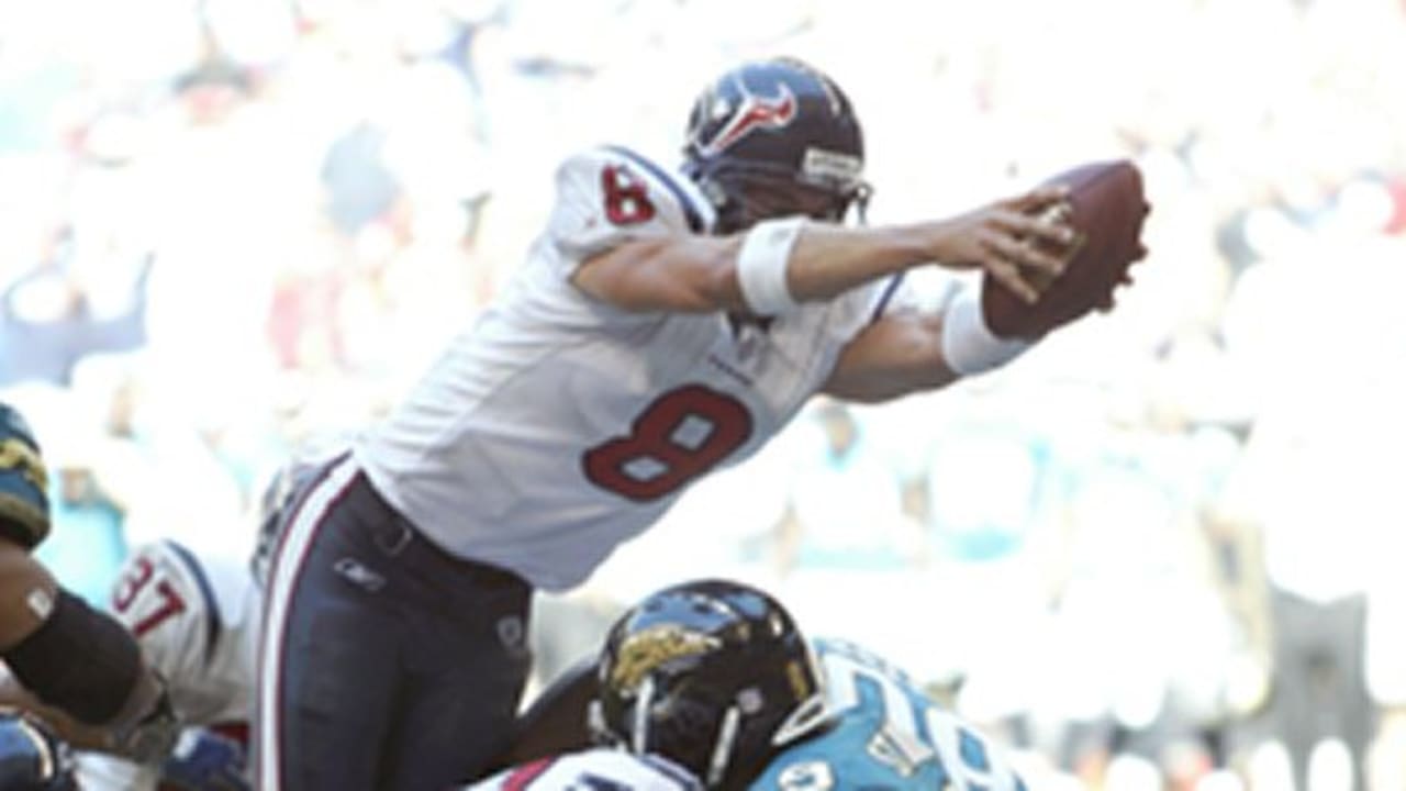 HOUP2002090801 - Houston, Sept. 8, (UPI) -- Houston Texans quarterback  David Carr (8) tries to escape the Dallas Cowboys defense during the 2nd  quarter on Sept. 8, 2002, in Houston. The Texans