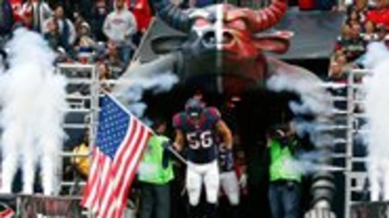 Texans linebacker Brian Cushing impressed by military during USO tour