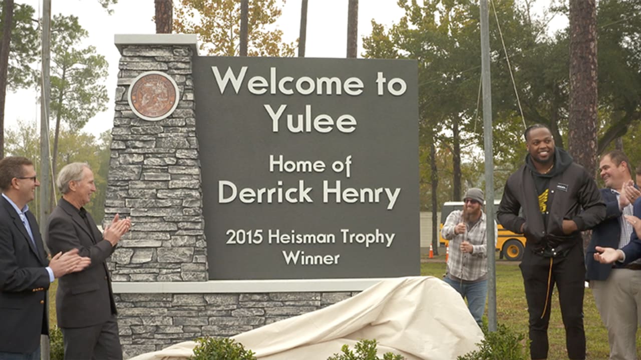 Derrick Henry Honored by Welcome Sign in Florida Hometown 
