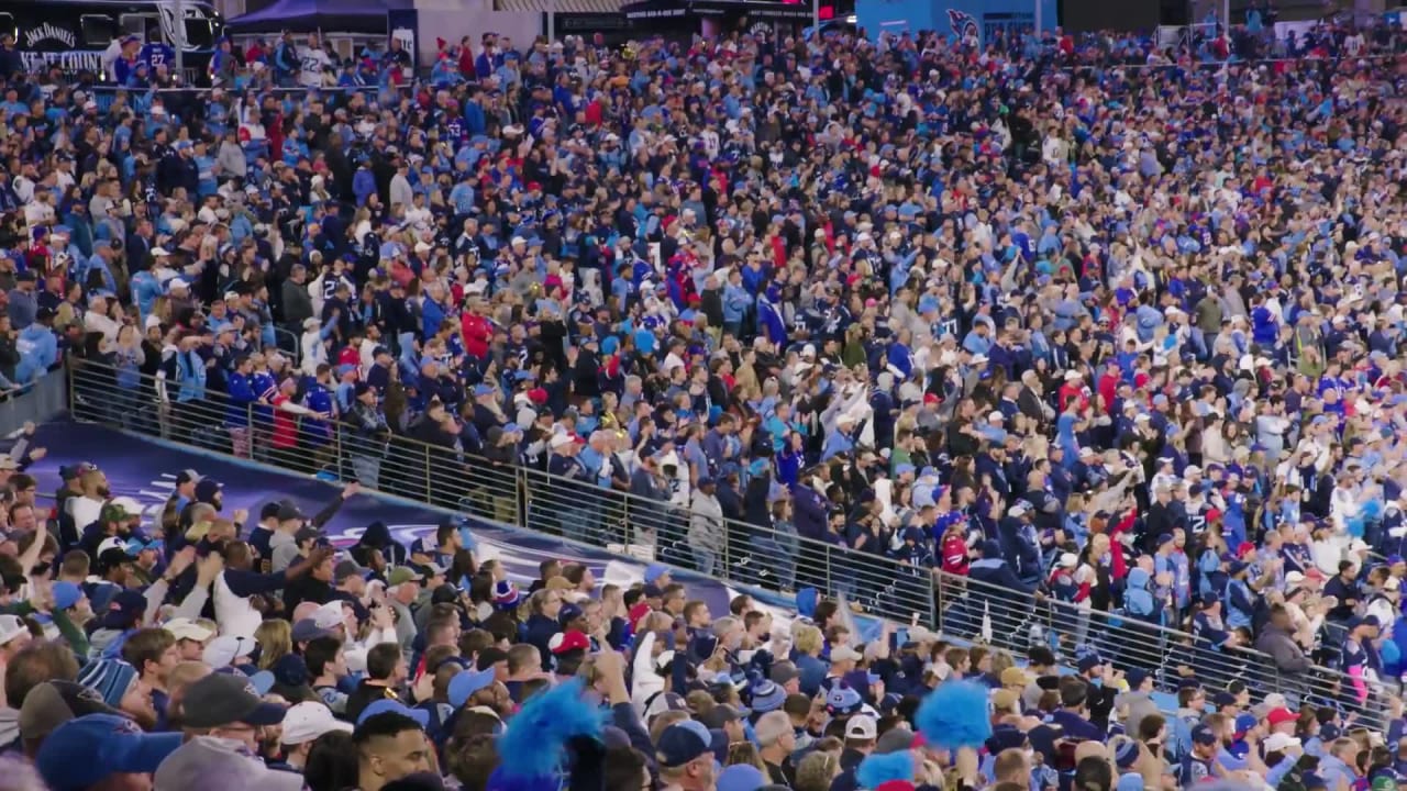 KC Chiefs fans crowd bars for AFC game against Titans