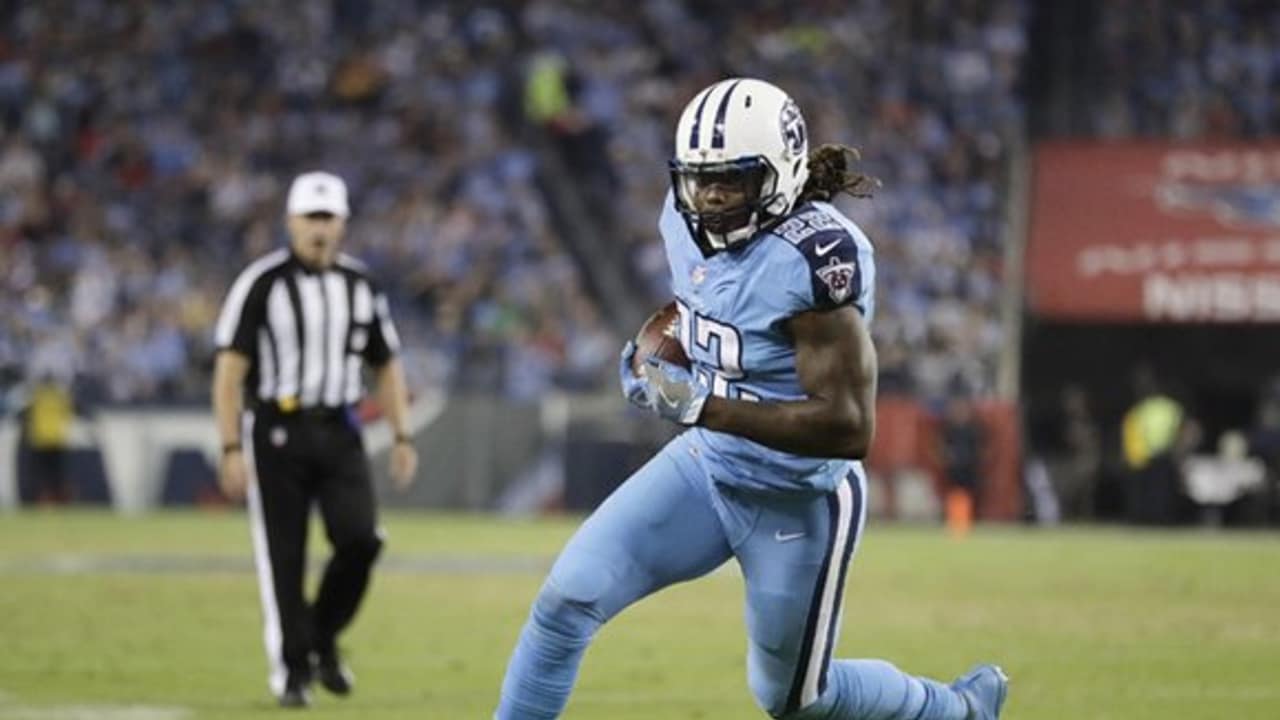 Braves mascot channels Derrick Henry with brutal stiff arm on youth football  player during Vikings halftime