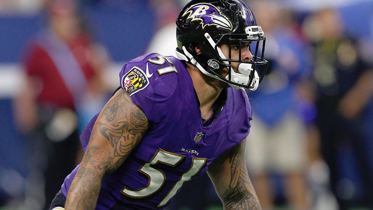 Baltimore Ravens free safety DeShon Elliott (32) warms up before