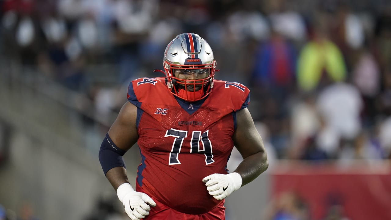 Titans Agree to Terms With Offensive Lineman Avery Gennesy