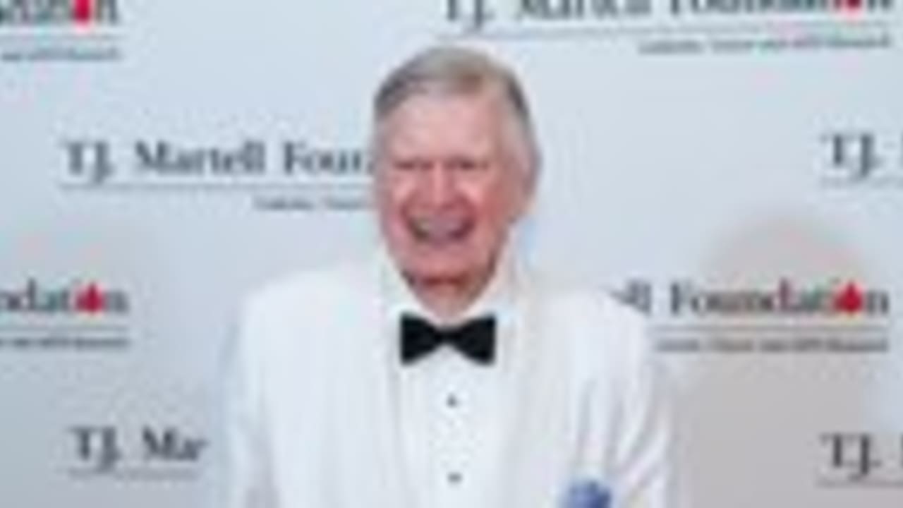 Tennessee Titans owner Bud Adams wears his 1999 AFC Championship