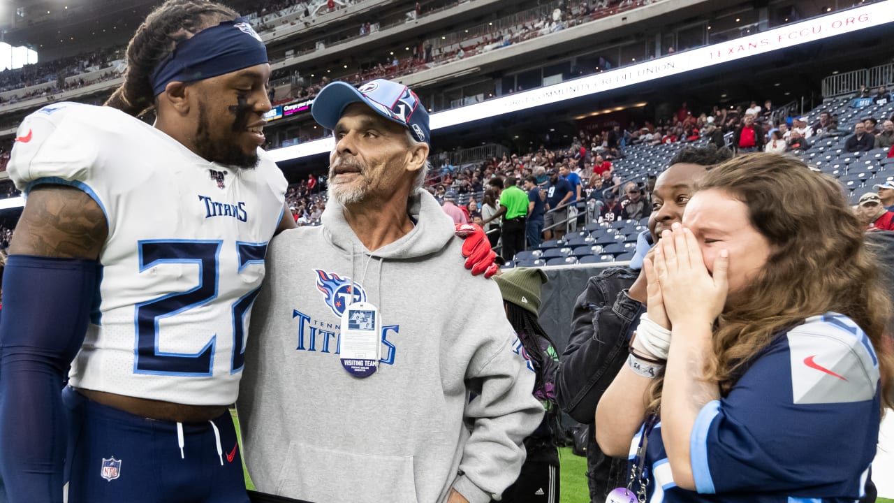 Derrick Henry, Daughter Share Wholesome Moment at Titans Training