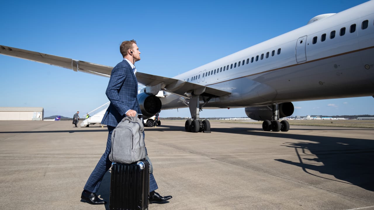 Tennessee Titans QB Ryan Tannehill Takes Flight as a New Pilot - Williamson  Source