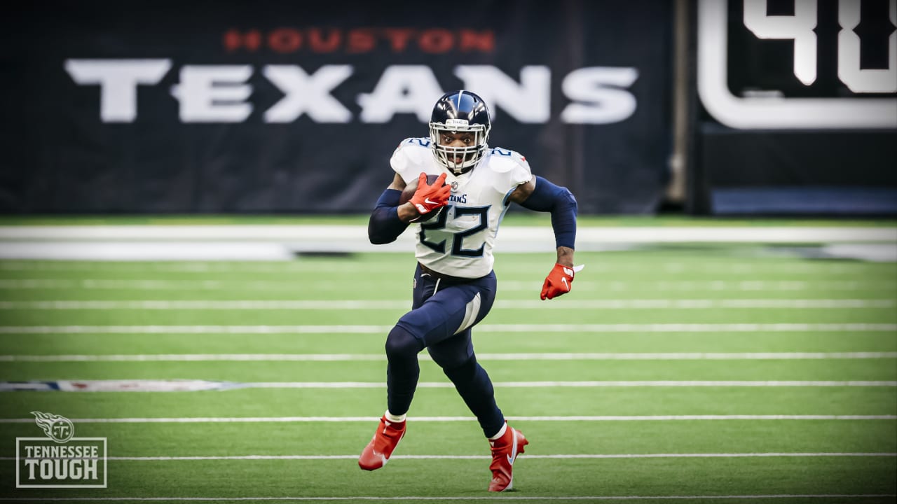 Tennessee Titans running back Julius Chestnut roasts Pats defense on an  open fire for 12-yard TD run