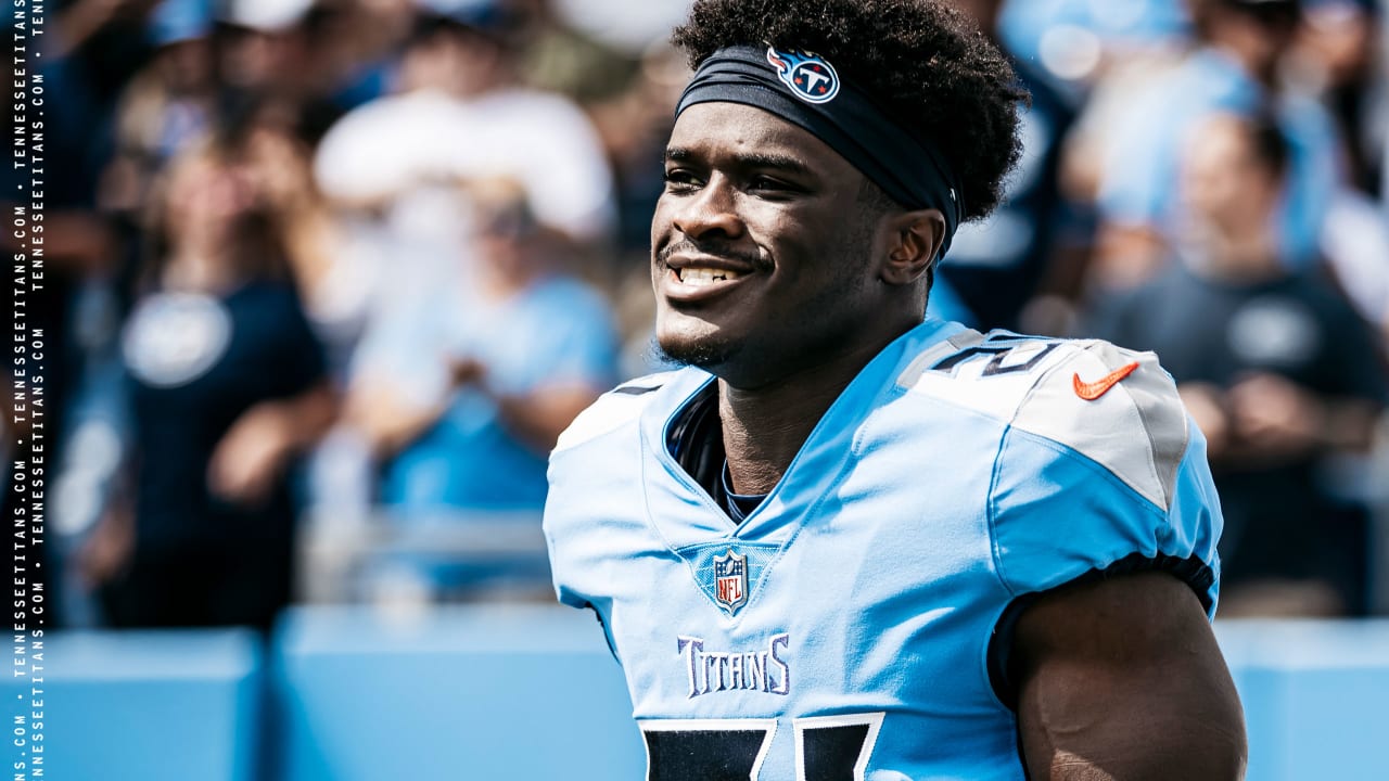 Tennessee Titans cornerback Roger McCreary (21) runs onto the field before  an NFL football game against the Cincinnati Bengals Sunday, Nov. 27, 2022,  in Nashville, Tenn. (AP Photo/Mark Zaleski Stock Photo - Alamy