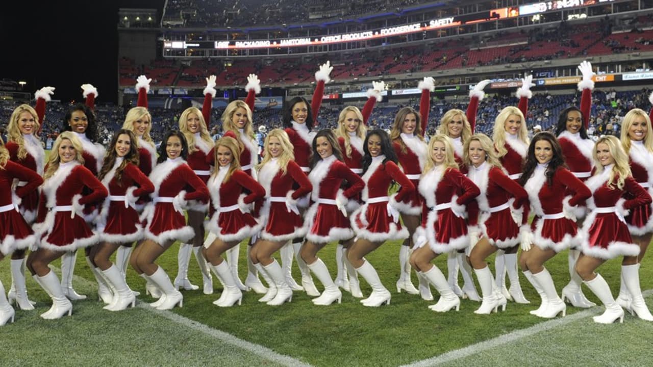 Titans Cheerleaders Celebrate Christmas