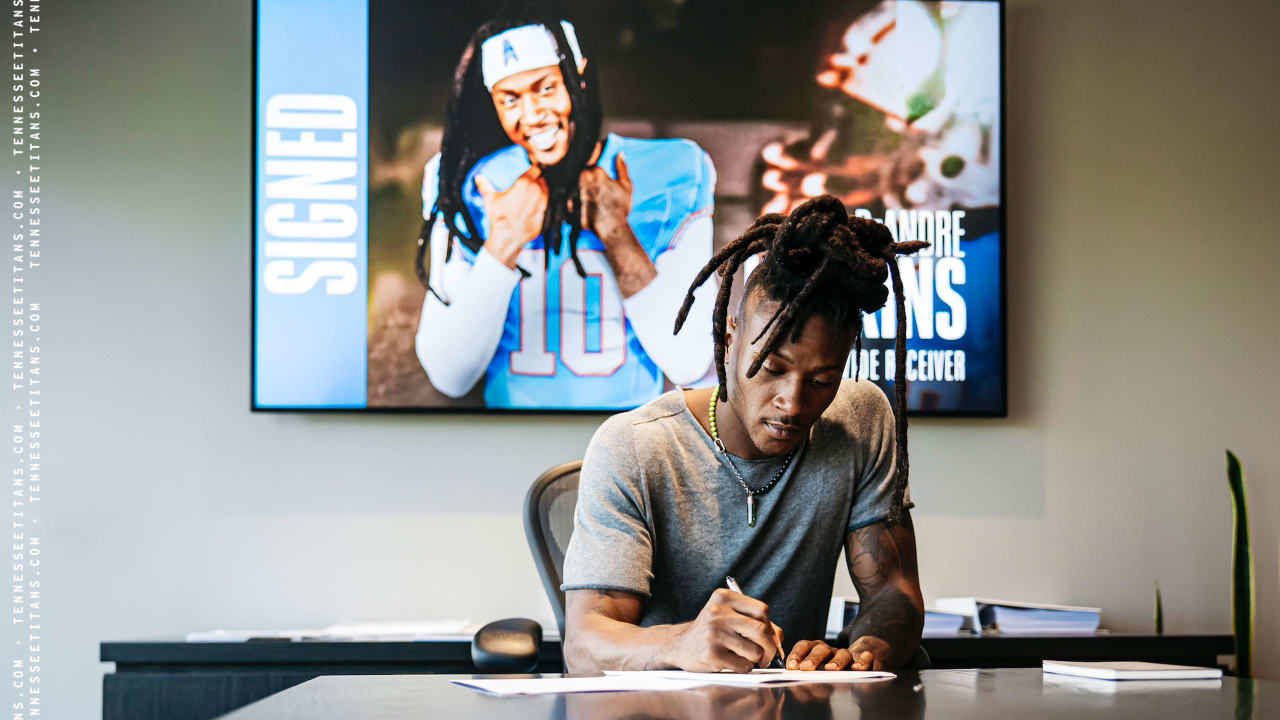 Titans Agree to Terms – and Sign – WR DeAndre Hopkins