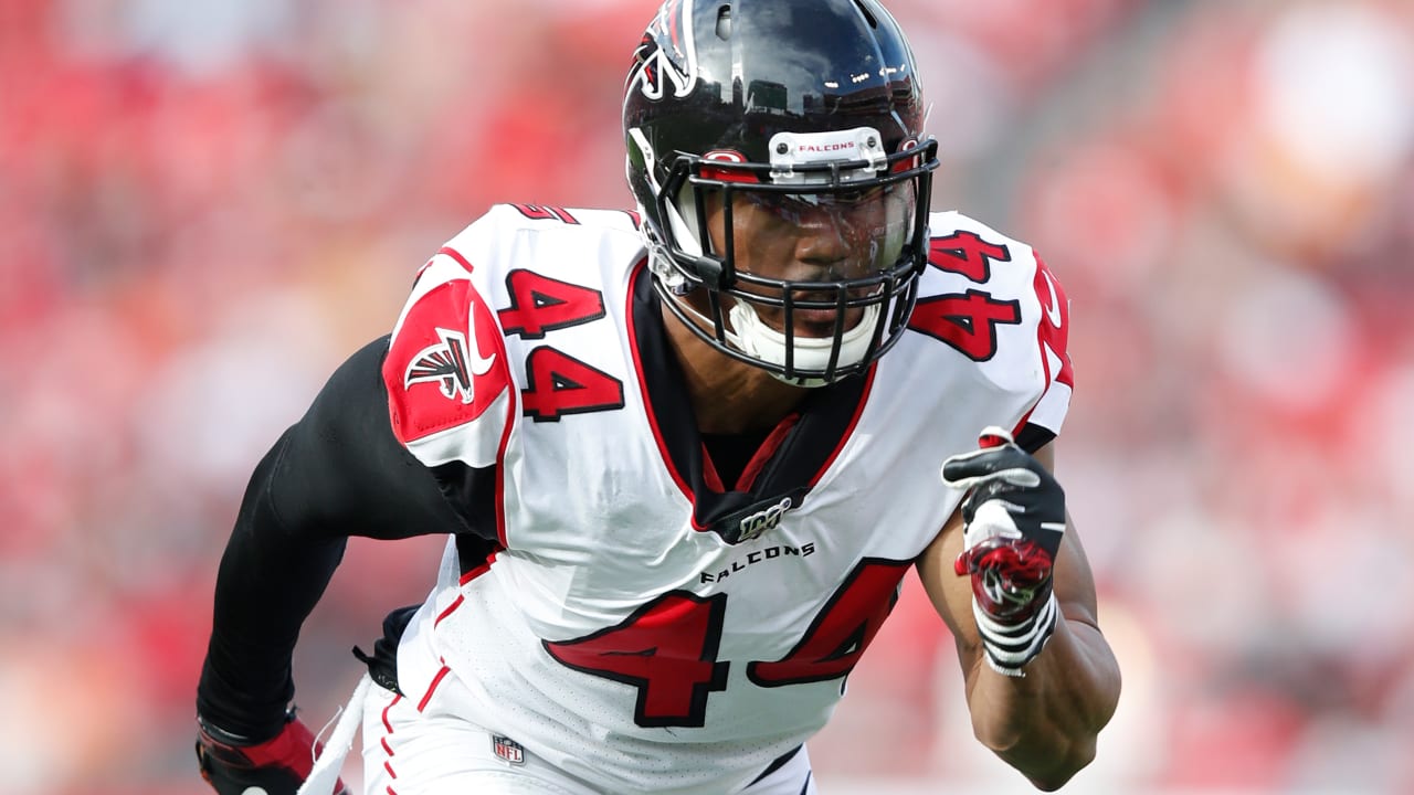 Seattle Seahawks running back Chris Carson (32) runs with the ball in a  week 7 NFL football game against the Atlanta Falcons, Sunday, Sep. 27, 2019  in Atlanta. (Michael Zarrilli/AP Images for