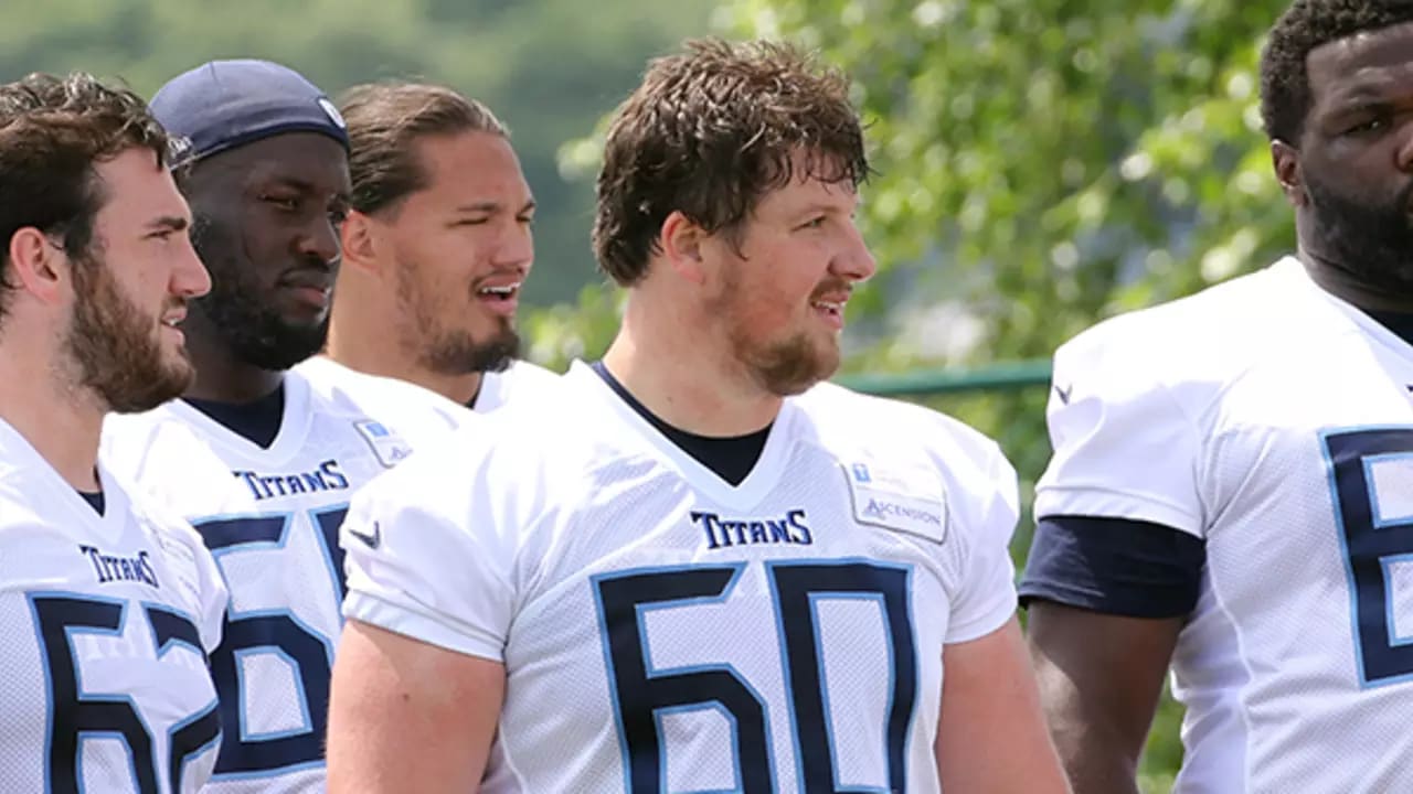 Tennessee Titans center Ben Jones (60) runs onto the field before