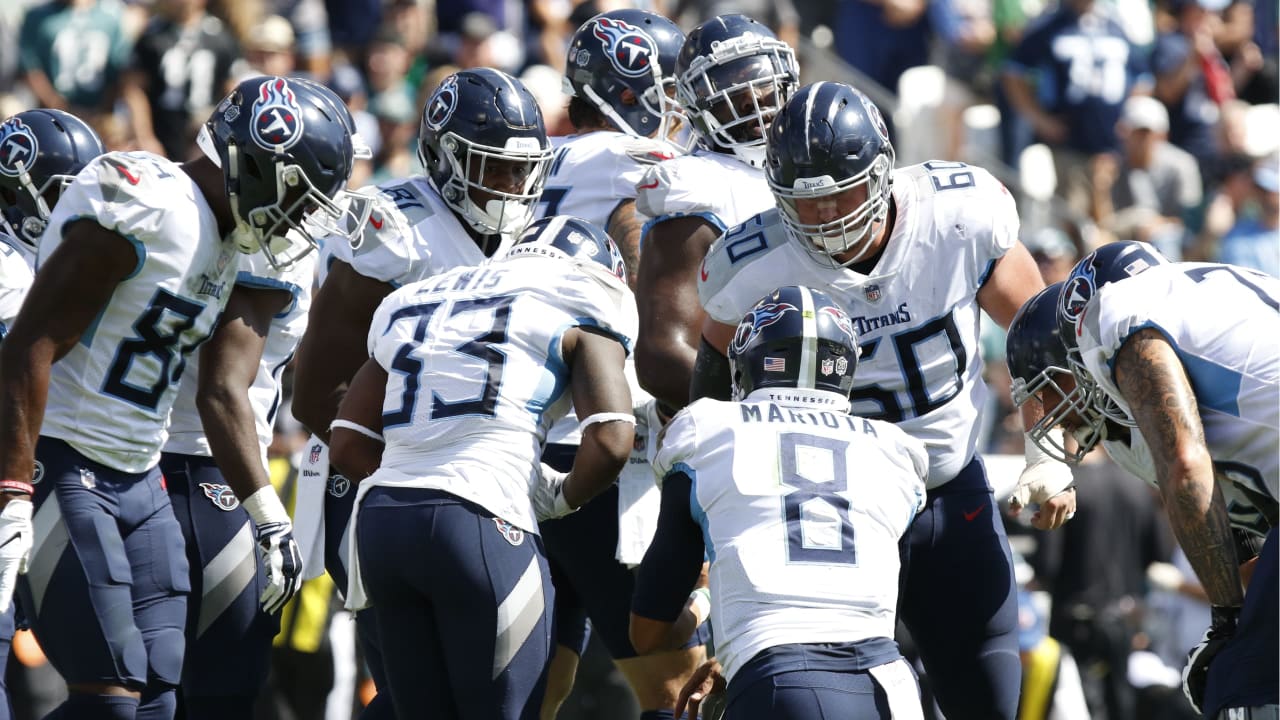 Derrick Henry looks absolutely massive standing next to Dion Lewis :  r/sports