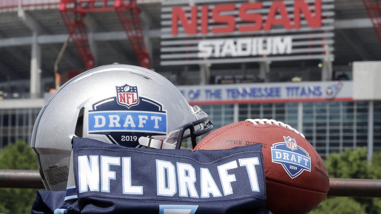 Who Will the Titans Pick in the NFL Draft? First Tour of the Mock Drafts