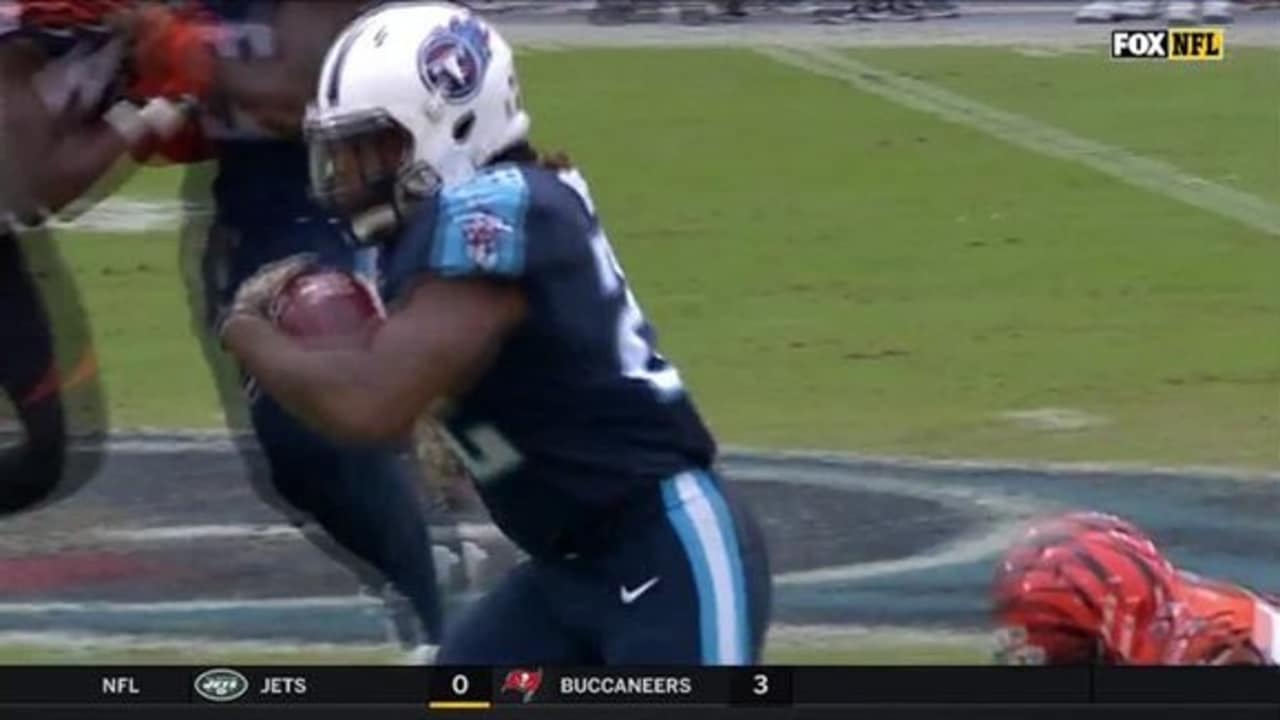 Derrick Henry Bursts Down the Sideline for 23-Yard Gain