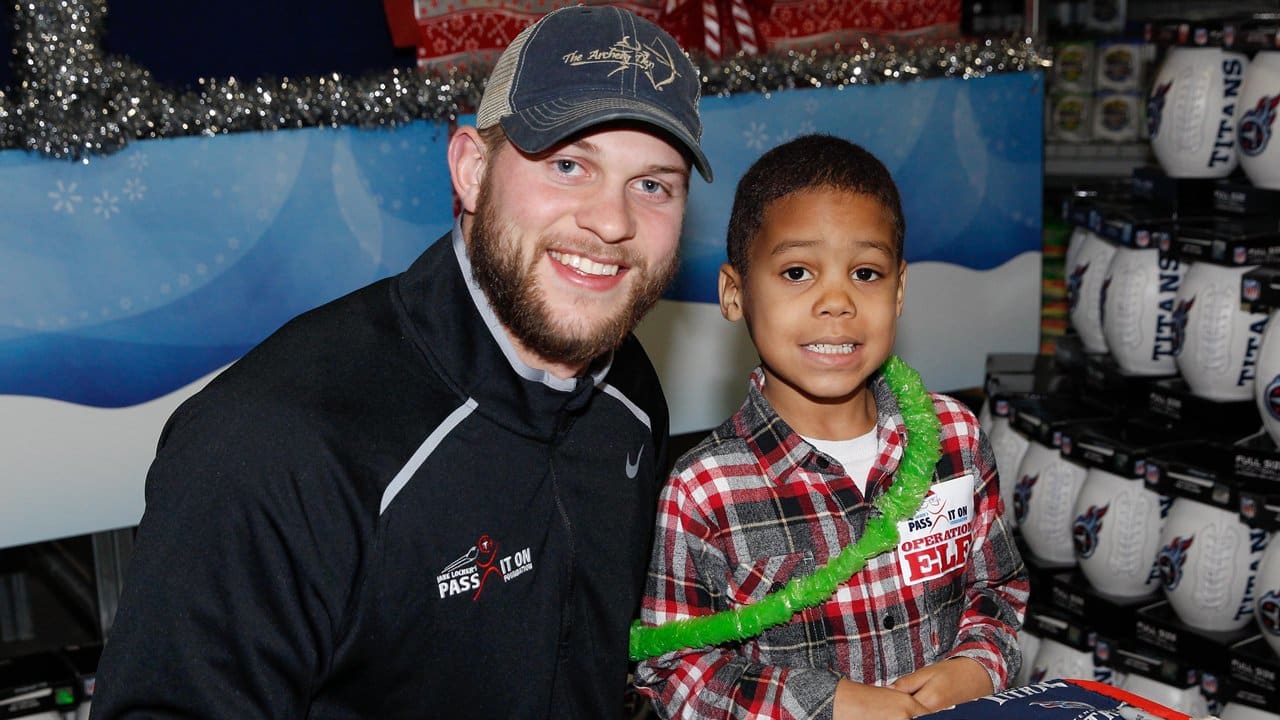Operation Elf: Jake Locker Assists Hospital Patients, Families During ...