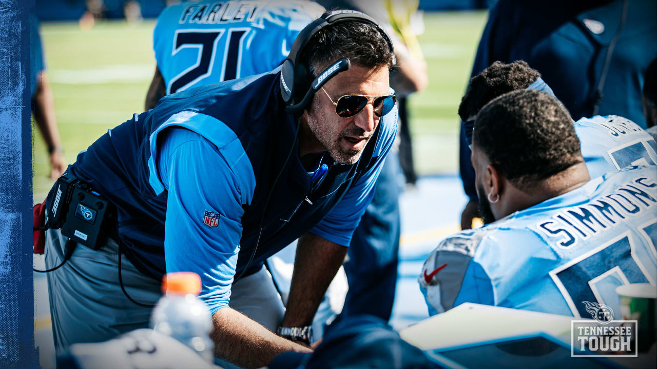 Titans HC Mike Vrabel Named PFWA 2021 NFL Coach of the Year