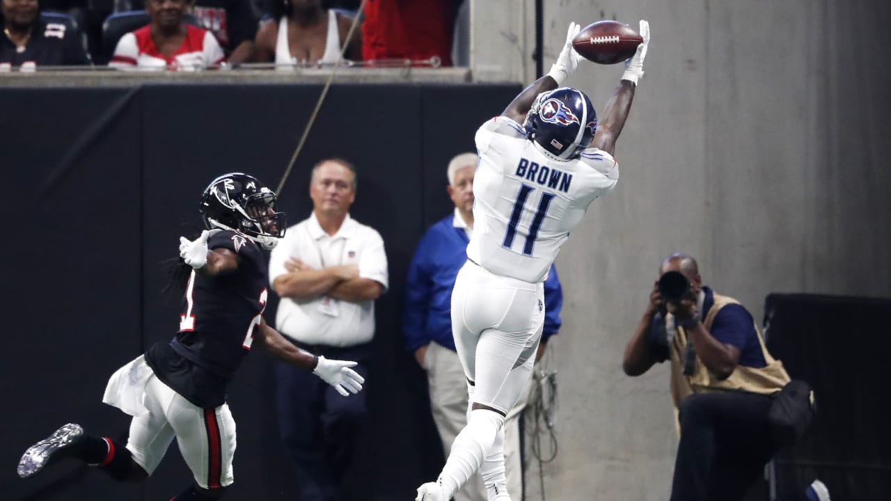 November 1, 2020: A.J. Brown #11 of the Tennessee Titans celebrates with  teammates after scoring a touchdown during NFL football game action between  the Tennessee Titans and the Cincinnati Bengals at Paul