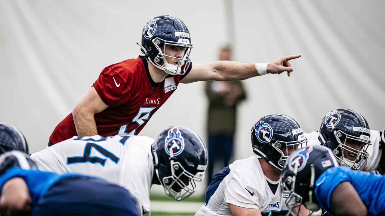 Tennessee Titans quarterback Will Levis (8) throws against the