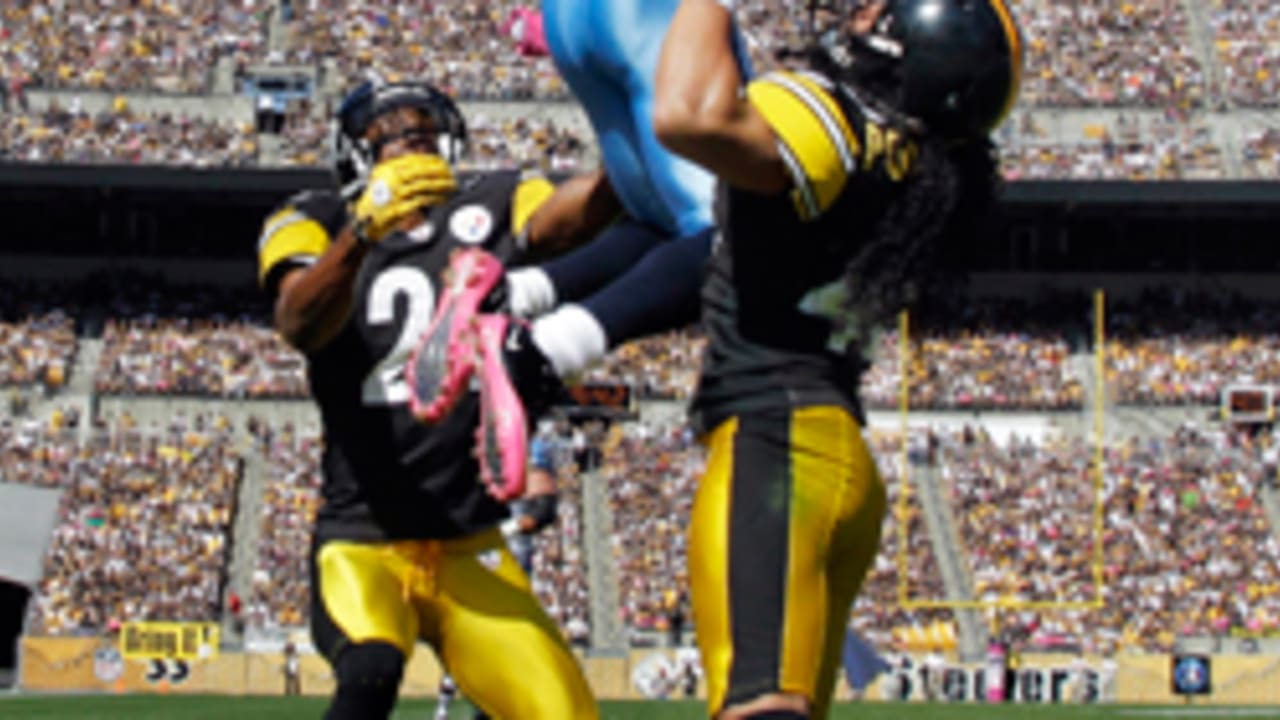 Pittsburgh Steelers' Casey Hampton reacts to a touchdown by the