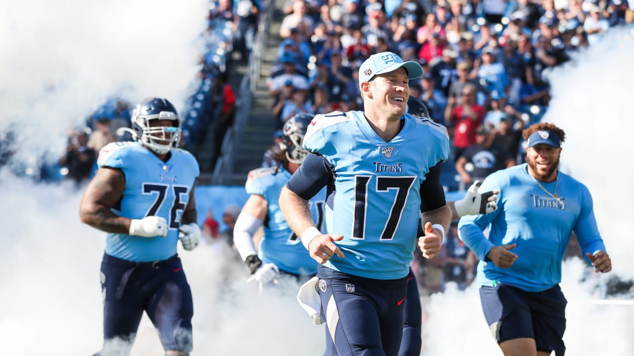 Baltimore, United States. 12th Jan, 2020. Tennessee Titans quarterback Ryan  Tannehill (17) and other players huddle up after the Titans defeated the  Ravens 28-12 in the division playoff game at M&T Bank