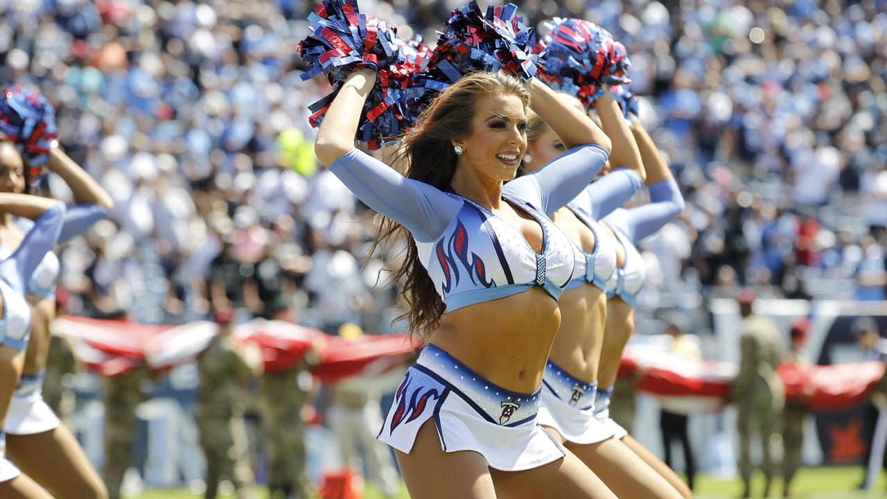 Titans Cheerleader Donivous