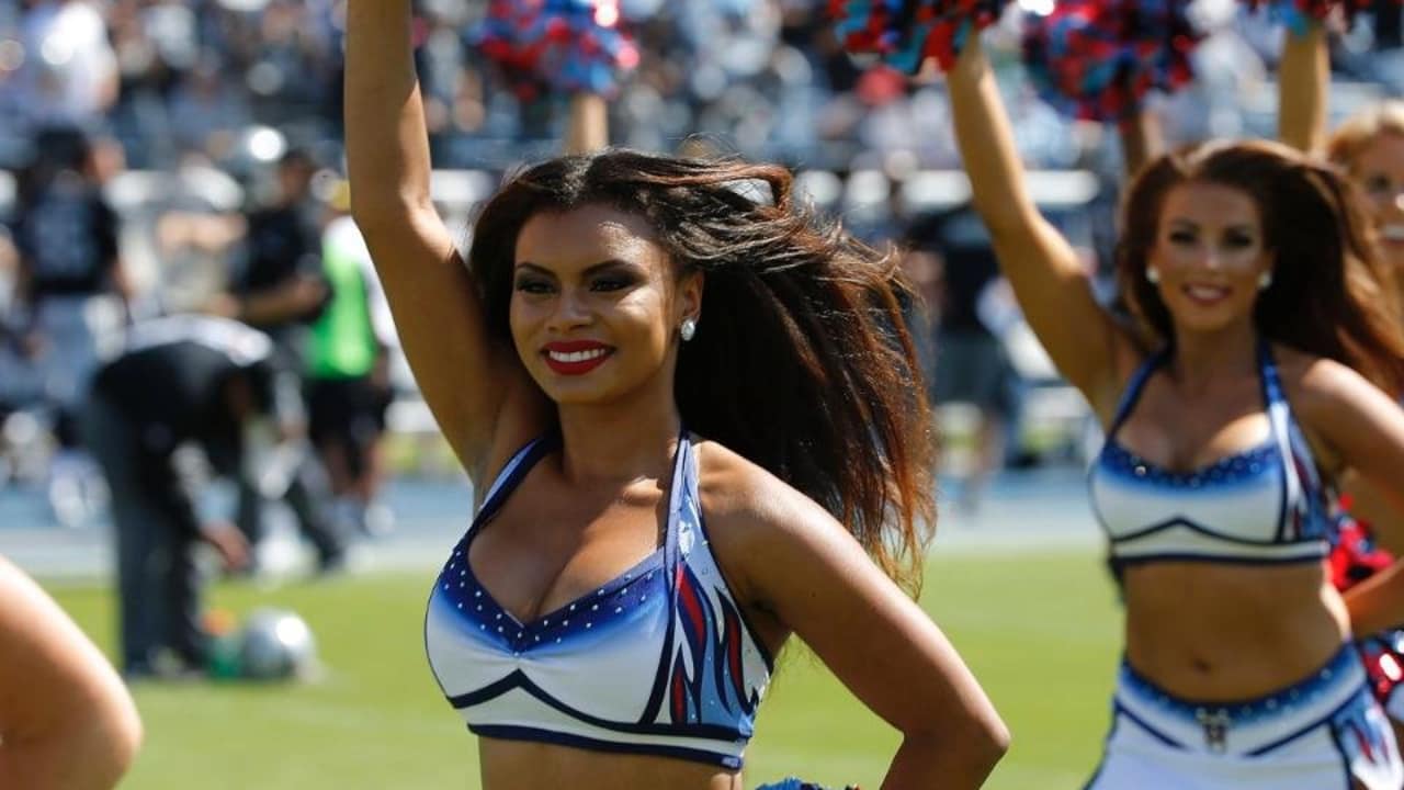 Titans Cheerleader Evony's 2017 Season