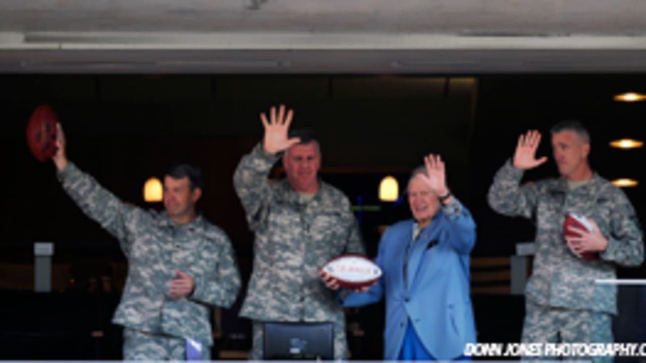 Mike Vrabel and Tennessee Titans Honor Military Service