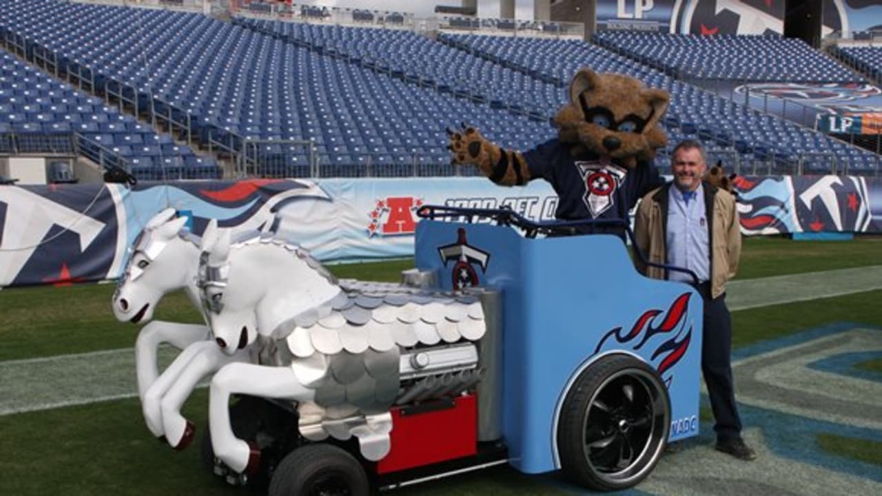 Tennessee Titans on X: T-Rac and @TitansCheers is on the move! 