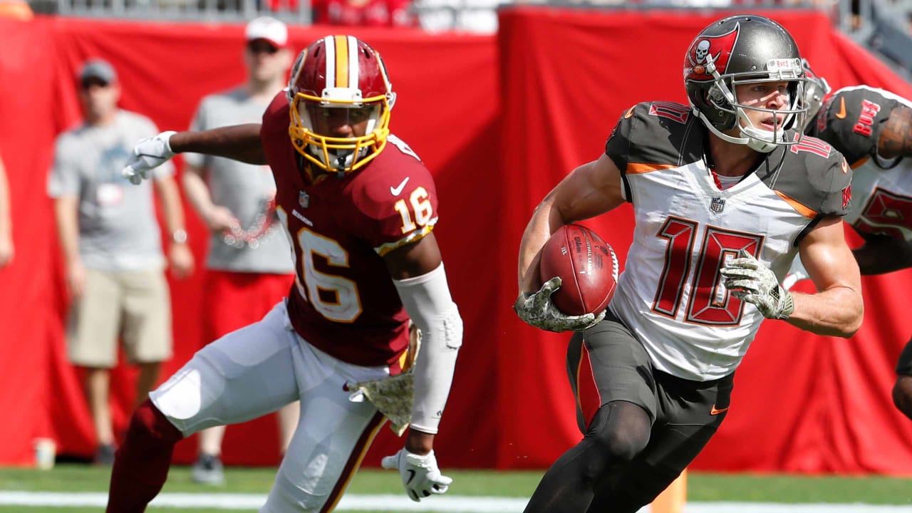 November 10, 2019: Tampa Bay Buccaneers tight end O.J. Howard (80) warms up  before the NFL game between the Arizona Cardinals and the Tampa Bay  Buccaneers held at Raymond James Stadium in