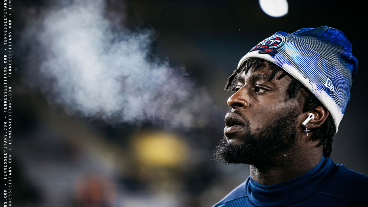 Chigoziem Okonkwo of the Tennessee Titans takes the field before a News  Photo - Getty Images