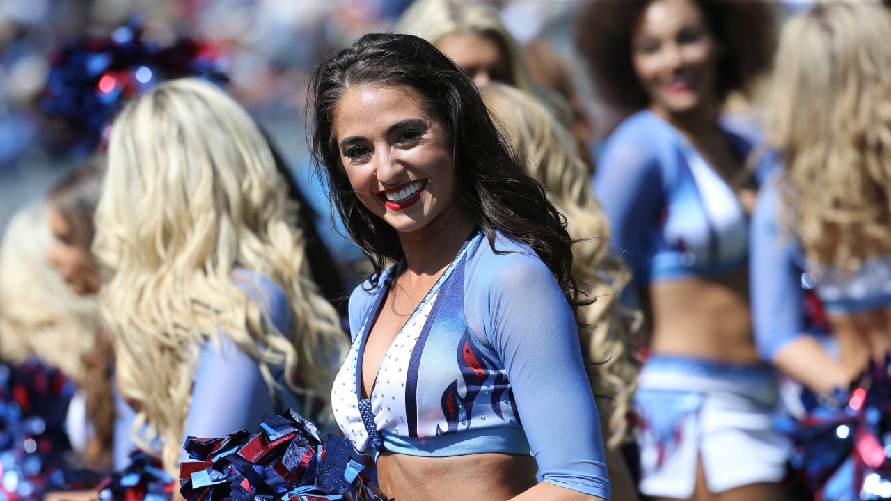 Titans Cheerleader Spotlight: Andrea