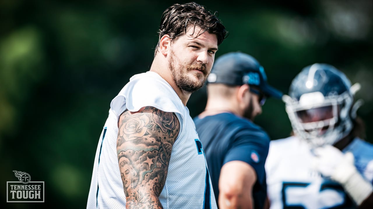 Titans left tackle Taylor Lewan confirms he tore his ACL