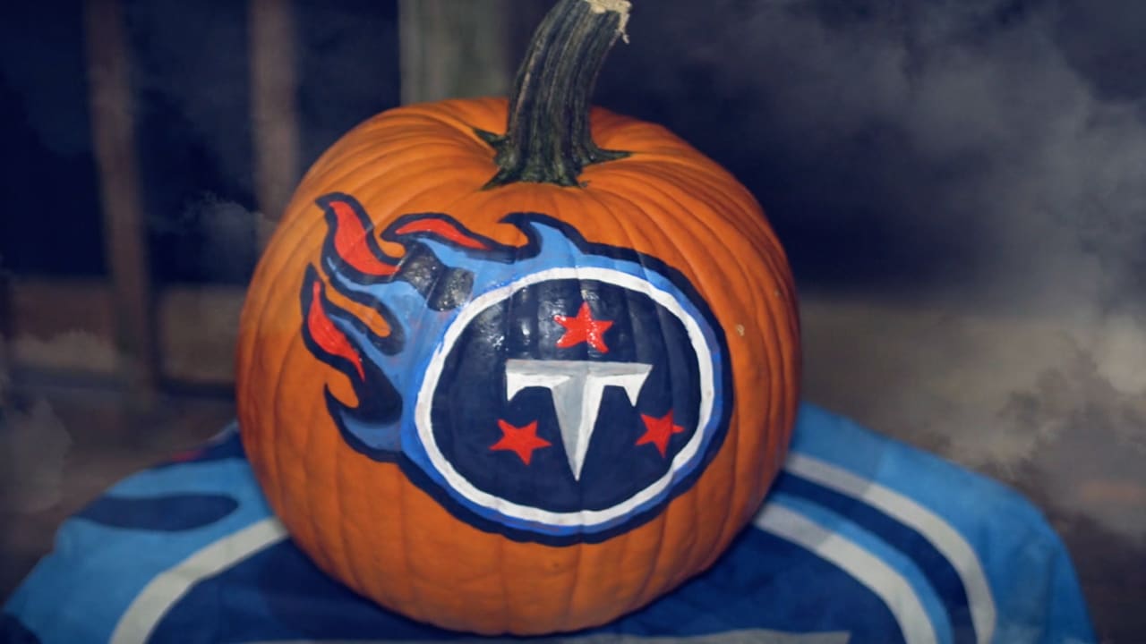 Tried carving a Derrick Henry pumpkin, made scary happy football man : r/ Tennesseetitans