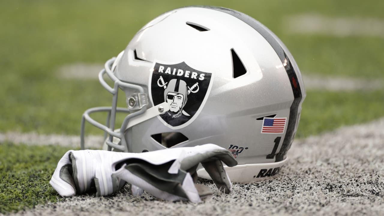 Las Vegas Raiders: Derek Carr the target of misplaced disrespect