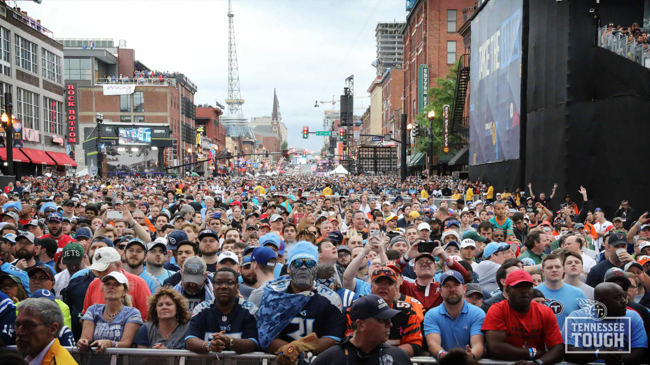 Tennessee Titans address OT, EDGE and WR in PFN's 3-round mock draft