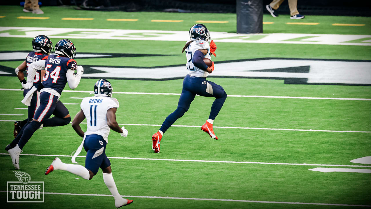 AJ Brown&Derrick Henry In Throwback Houston Oiler Jerseys (Swipe