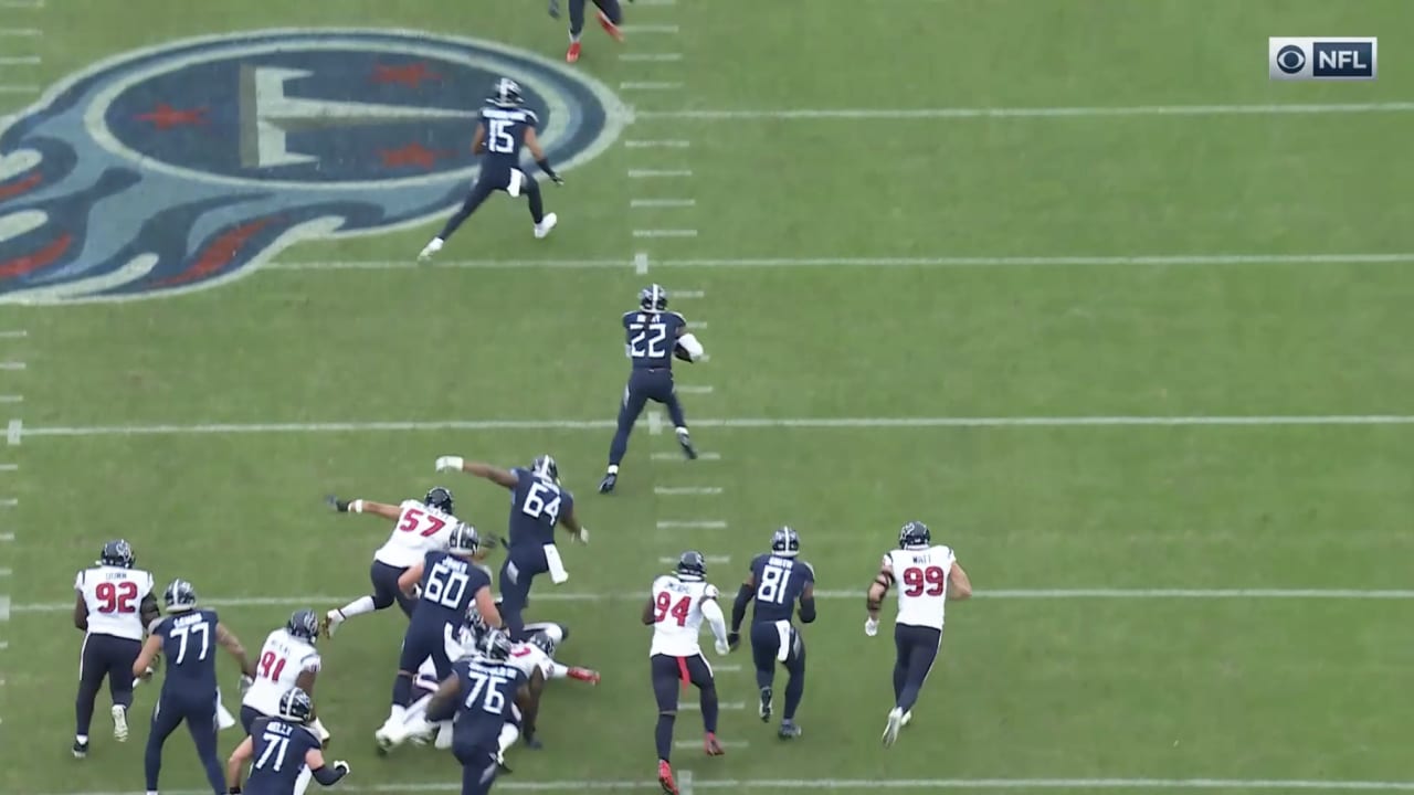 Derrick Henry Floors the Gas Pedal on 34yard Rumble