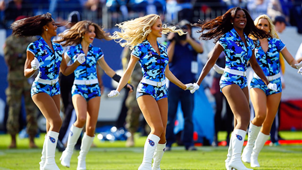 Cheerleaders of the New England Patriots and St. Louis Rams - Mirror Online