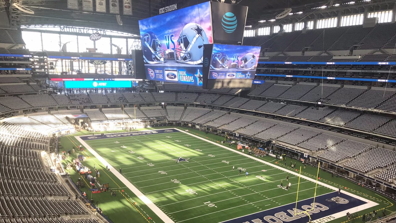 October 01, 2017: A Dallas fan dresses up during an NFL football game  between the Los Angeles Rams and the Dallas Cowboys at AT&T Stadium in  Arlington, TX Los Angeles defeated Dallas